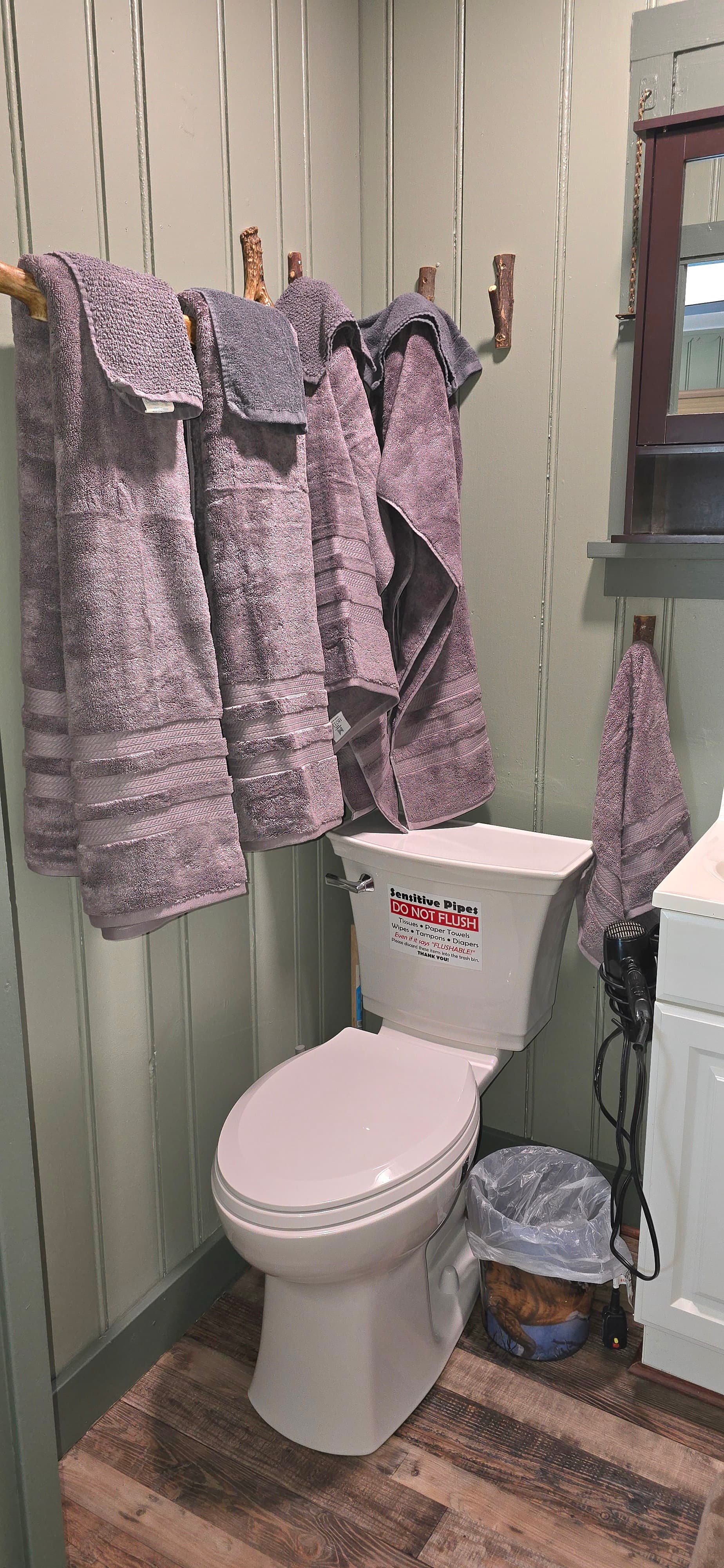  Fully Stocked Bathroom: Towels, Washcloths, Hair Dryer & Cleaning Supplies