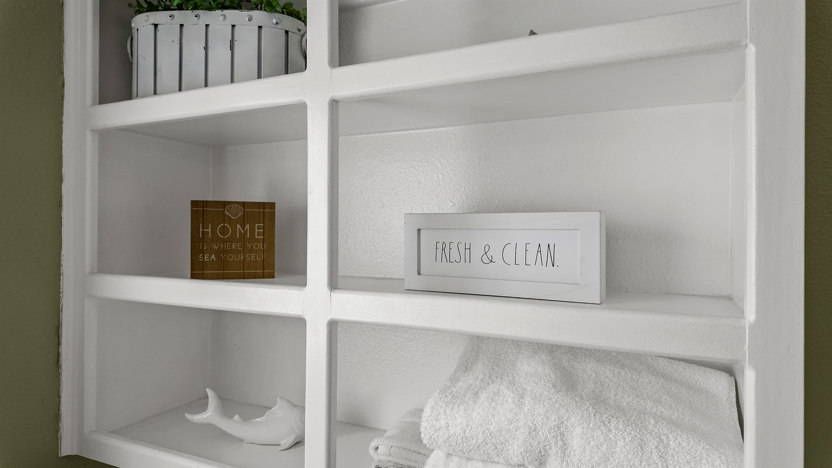Spa amenities in the master en-suite at Lakeview Landing — fresh towels and premium touches provided for every guest's stay.