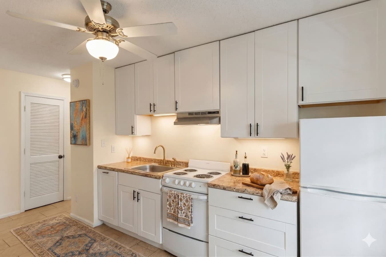 A spacious kitchen for all your cooking needs!
*Some items used for the photoshoot only*