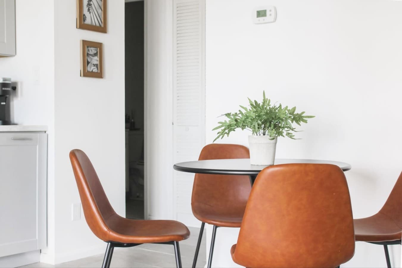 A ding table to enjoy eating in or taking out
