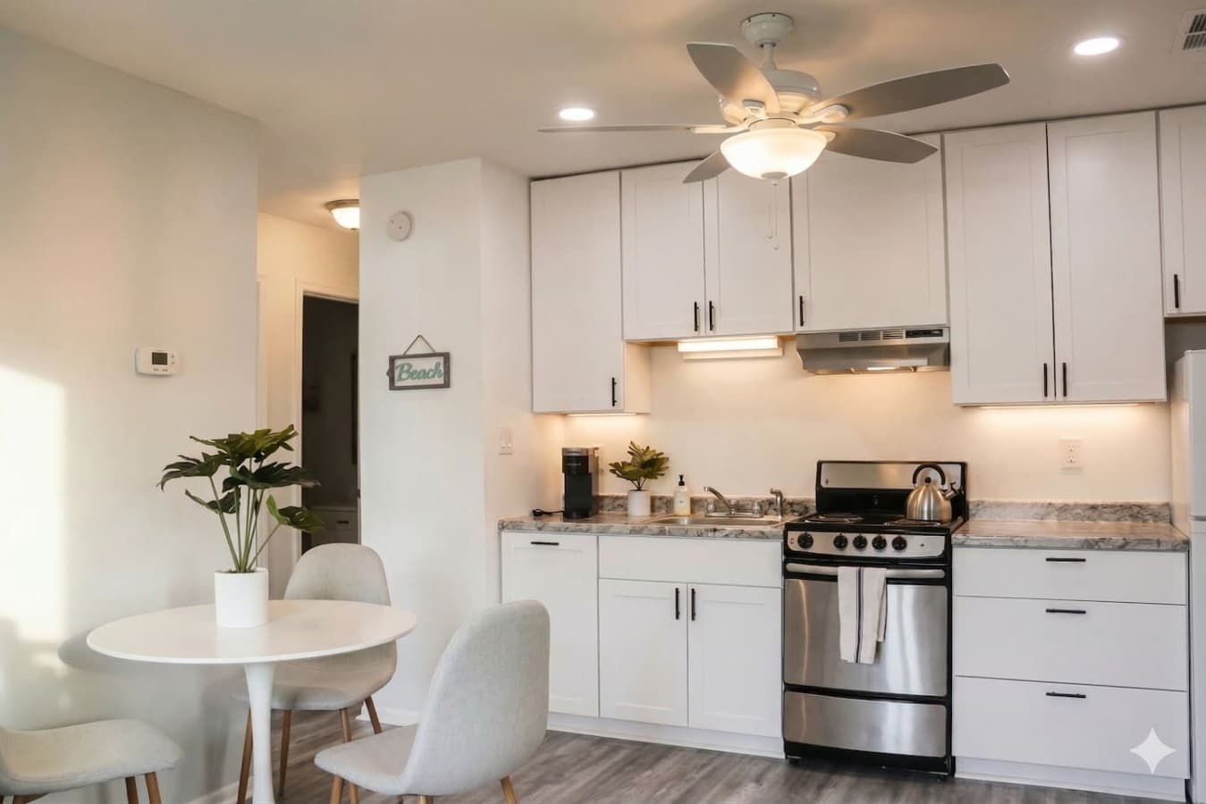 A dining table to enjoy eating in or takeout
