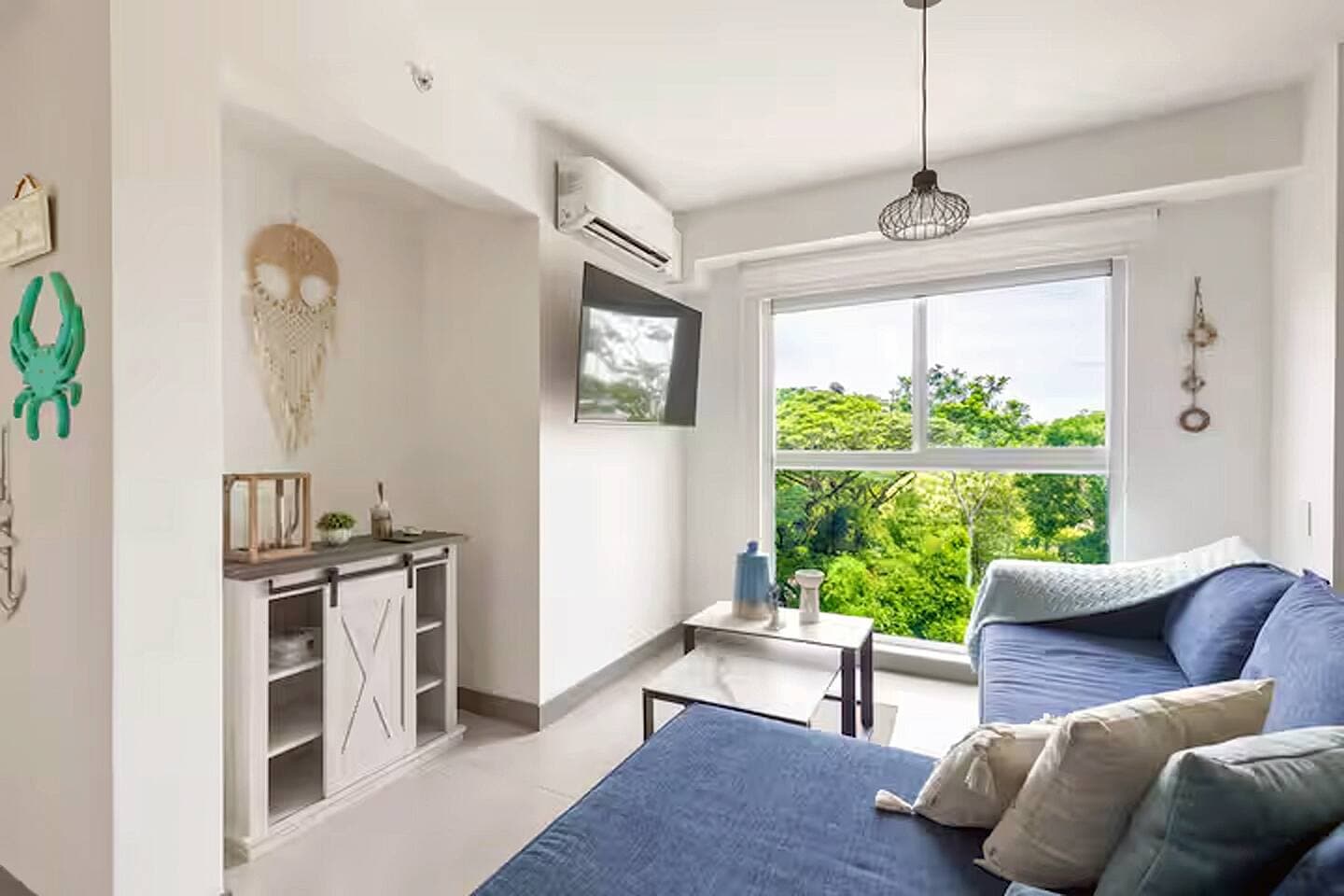 You might come to watch TV… but with the beautiful forest view right outside the window, you’ll probably end up missing parts of your favorite show. The scenery is just too stunning to ignore. 