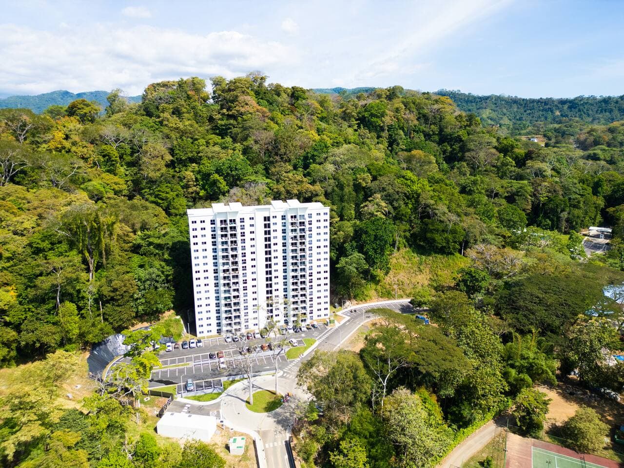 Just behind the building, the tropical forest brings wildlife, shade, and a serene natural atmosphere.