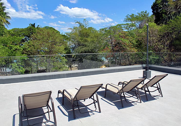 Sunbathing deck overlooking the beach