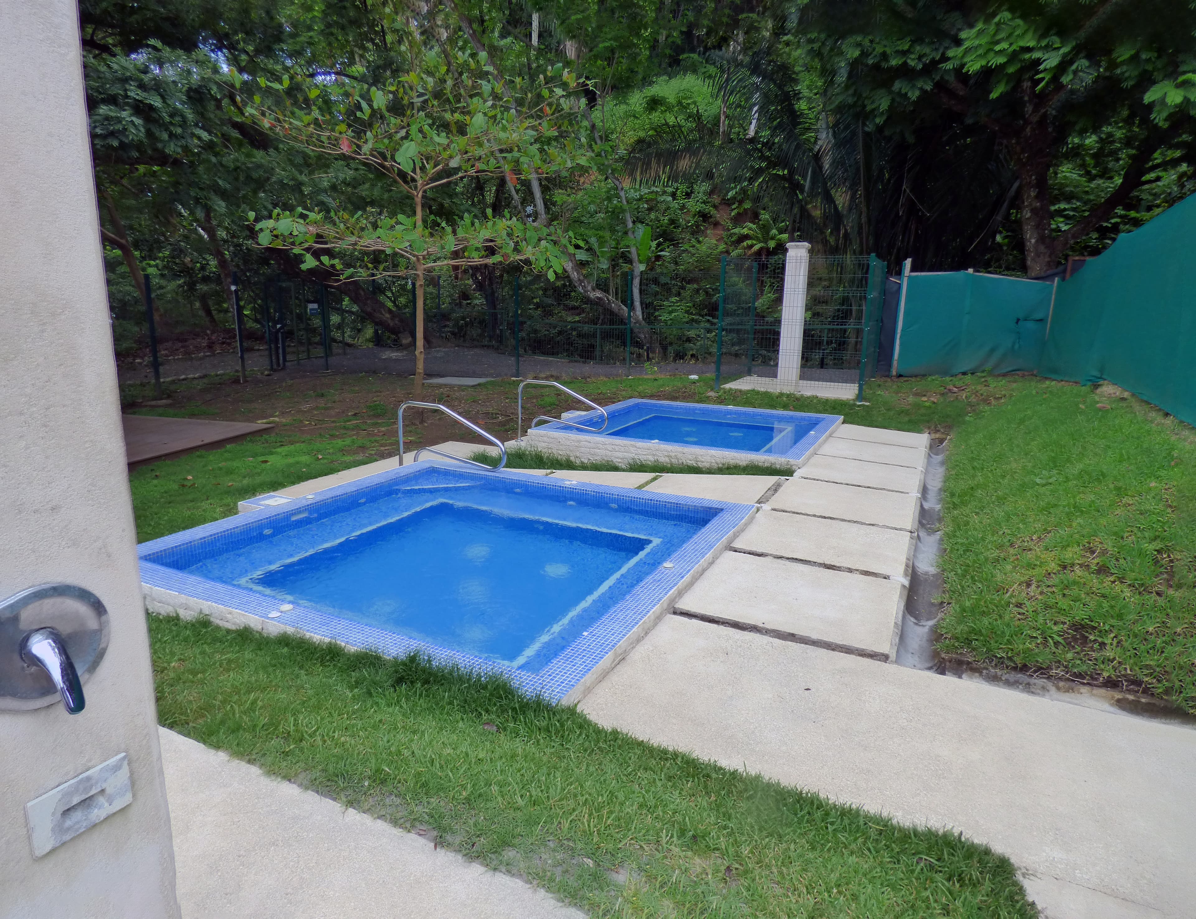 2 Fresh Water Cool Jacuzzi