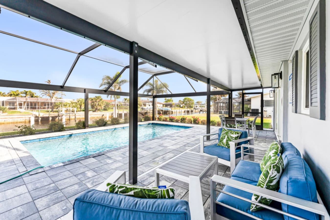 Pool - Lanai - Outdoor Seating & Dining