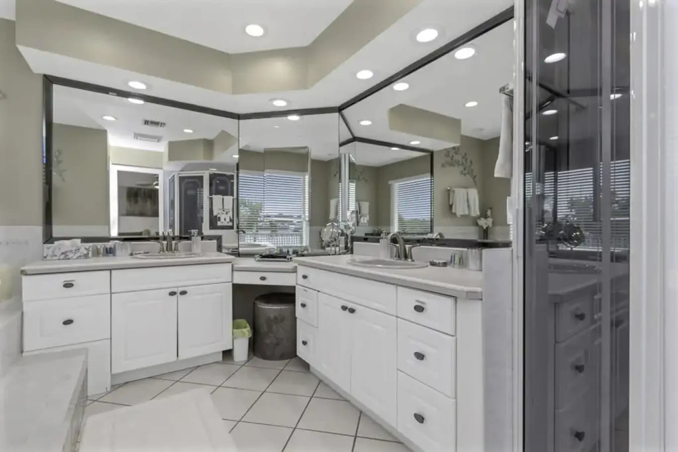 VA-US-master-bath-twin-vanities.jpeg