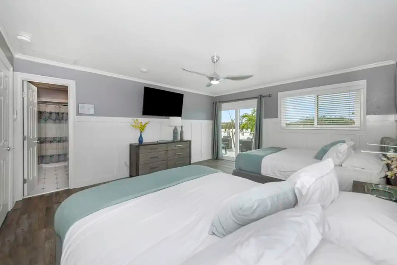 VA-US-queen-dbl-bedroom-2.jpeg