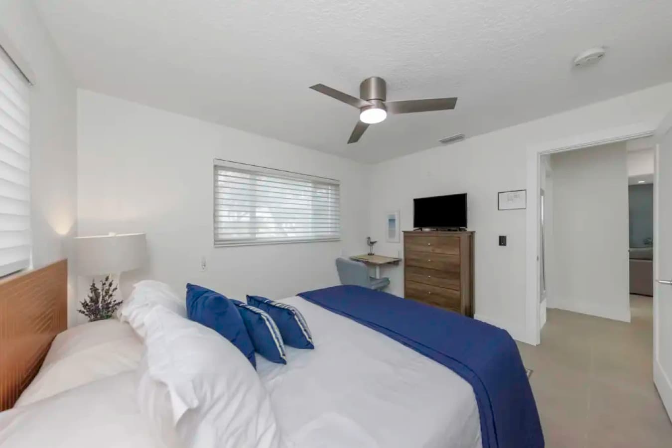 VA-DS-Queen-Bedroom-3.jpeg