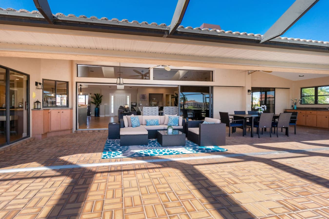 Outdoor Dining/Kitchen/Grill/ Lounge