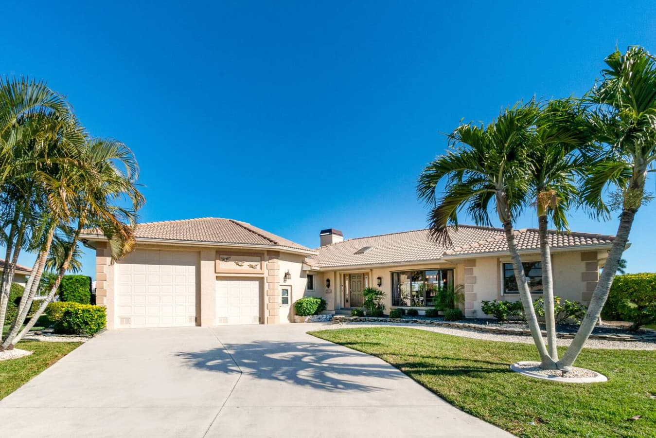 Entrance to Villa Tropical- Double Garage will accommodate an RV