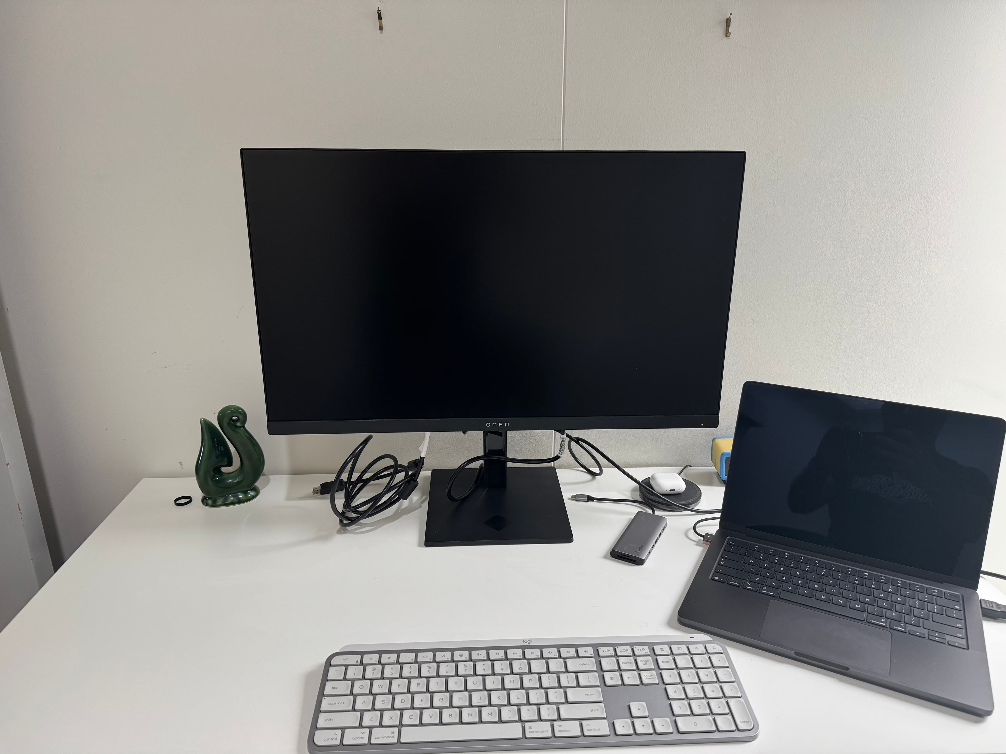 Single Bedroom workstation (MacBook not included)