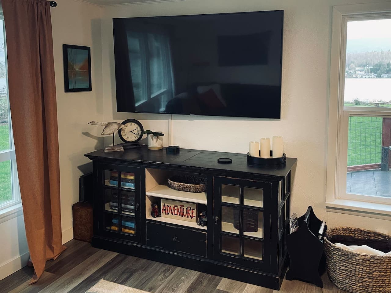 A calm corner with a TV, books, and greenery, inviting quiet moments and relaxation in the living space.
