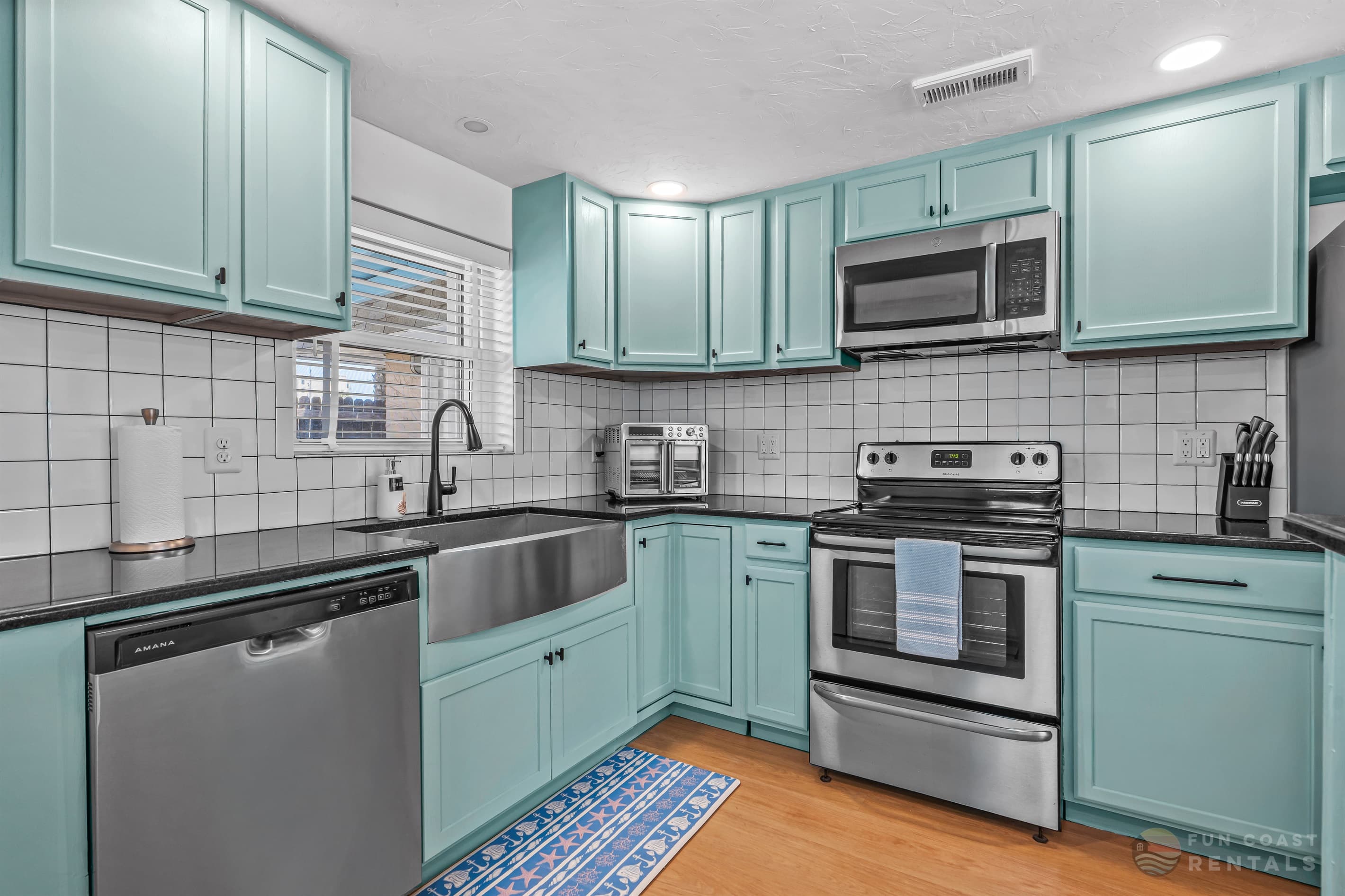 Fully equipped stainless-steel Kitchen!