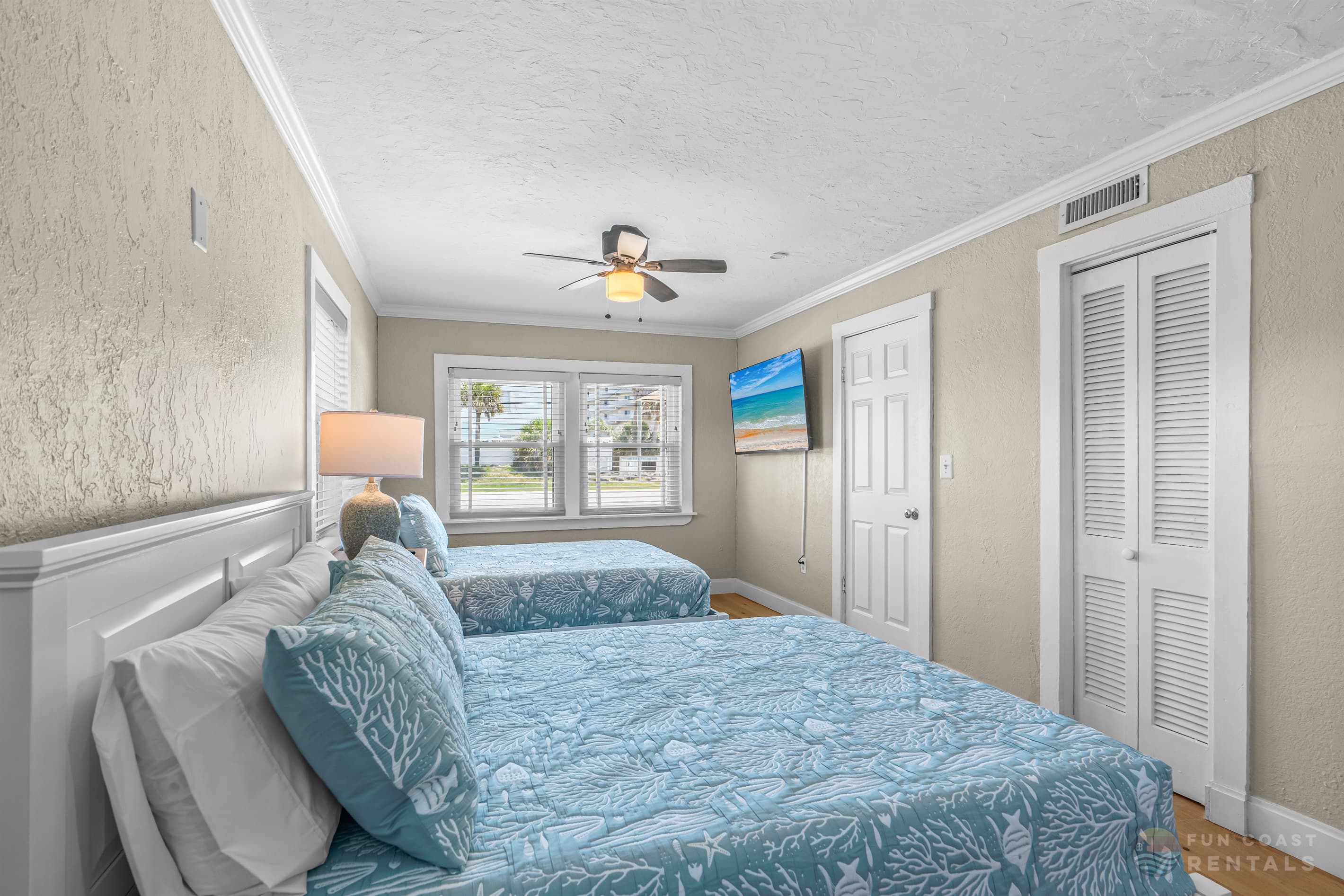Bedroom with double twin beds and Smart TV!