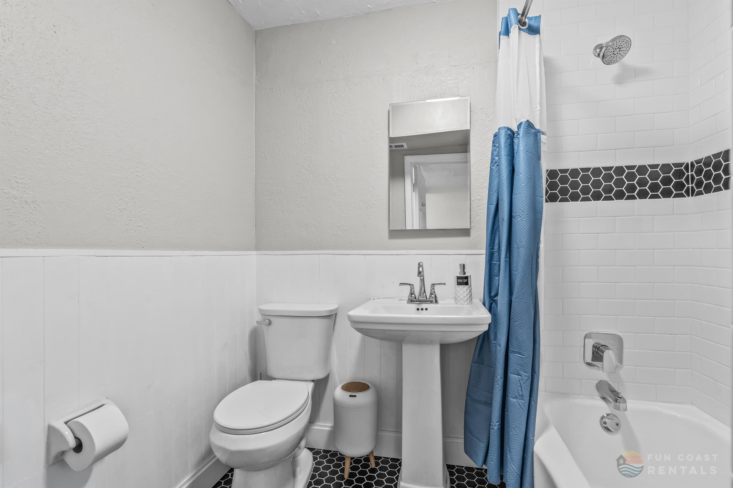Full downstairs Bathroom