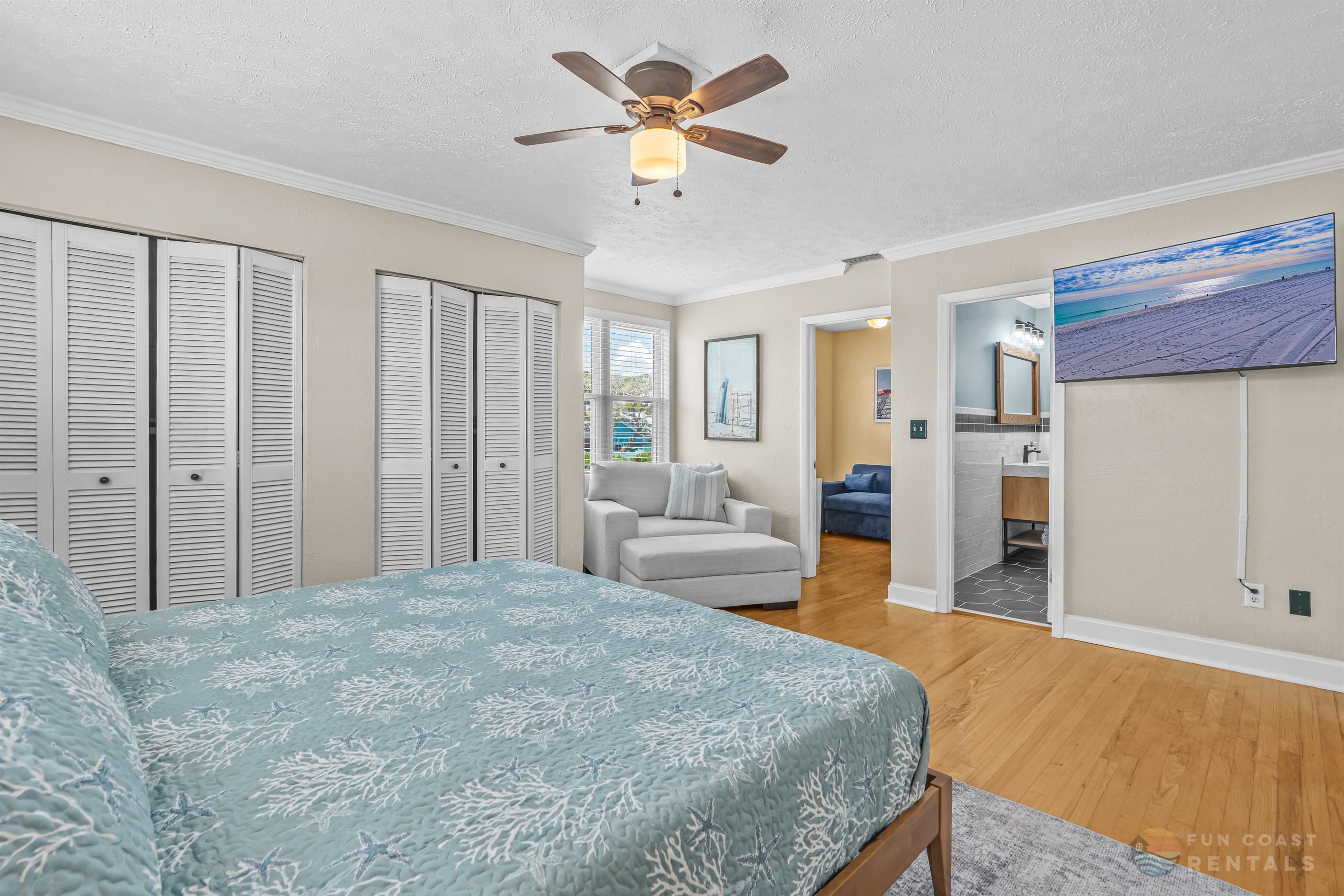 Master King Bedroom with Smart TV and ensuite full bathroom!