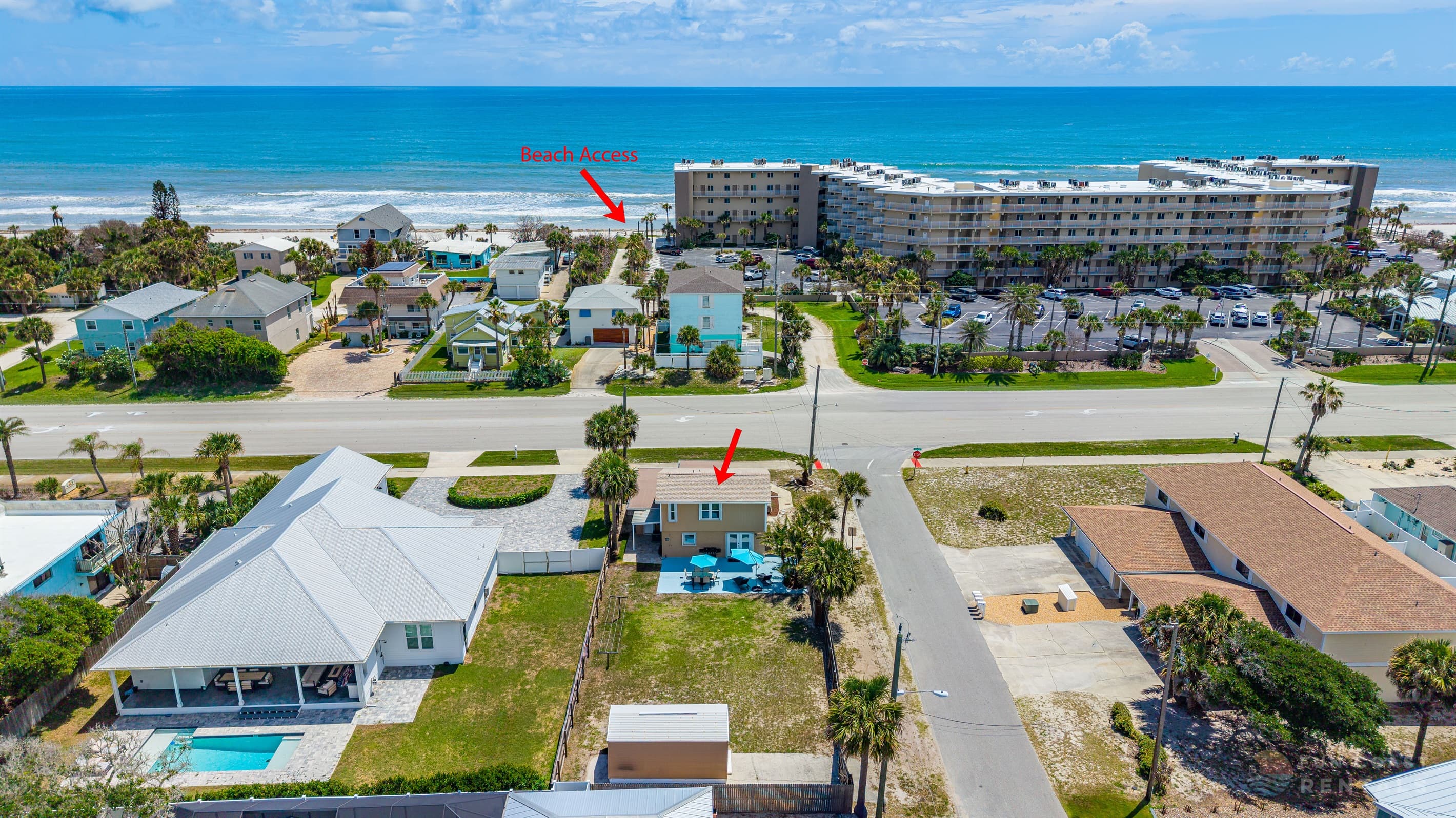 A short 30 second walk to the public beach access!