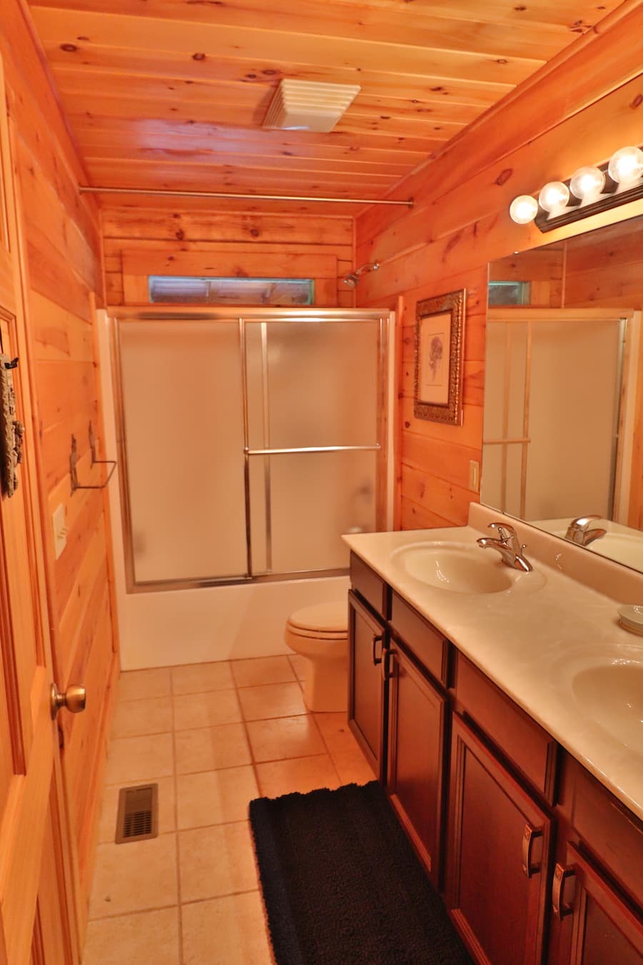 King bedroom dual sinks ensuite. 