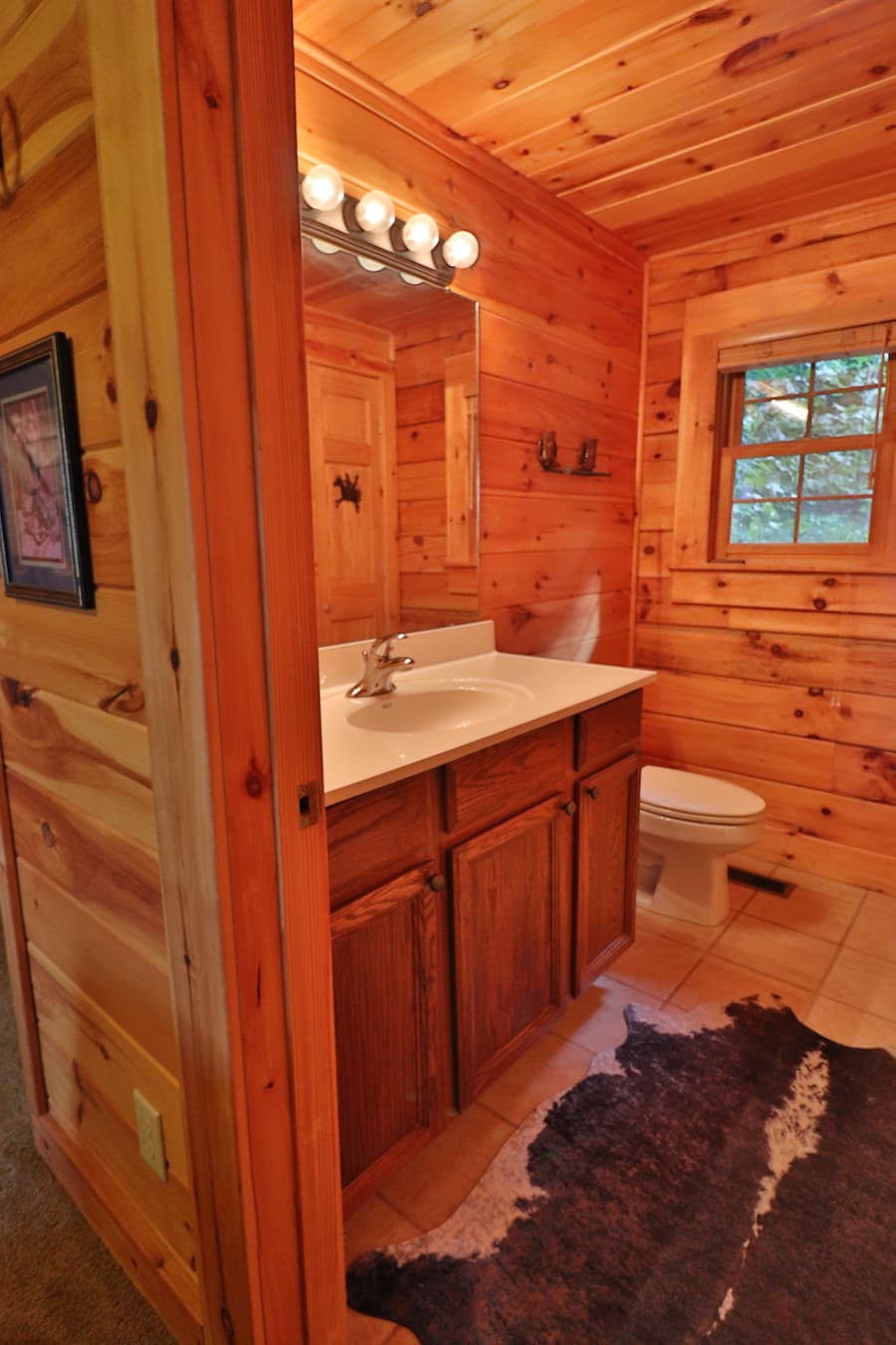 Queen bedroom ensuite. 