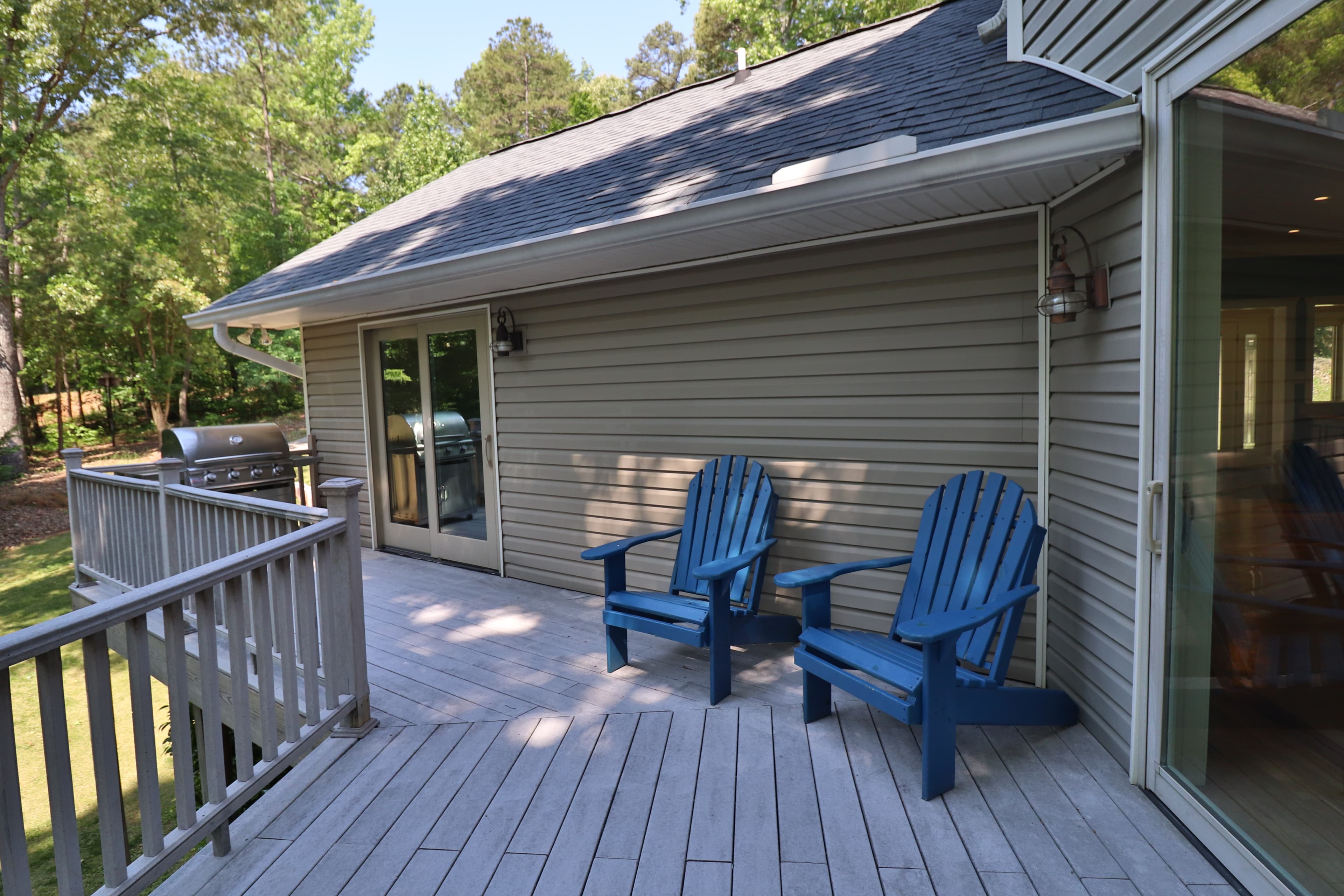 Lakefront Gem Main Deck left grill