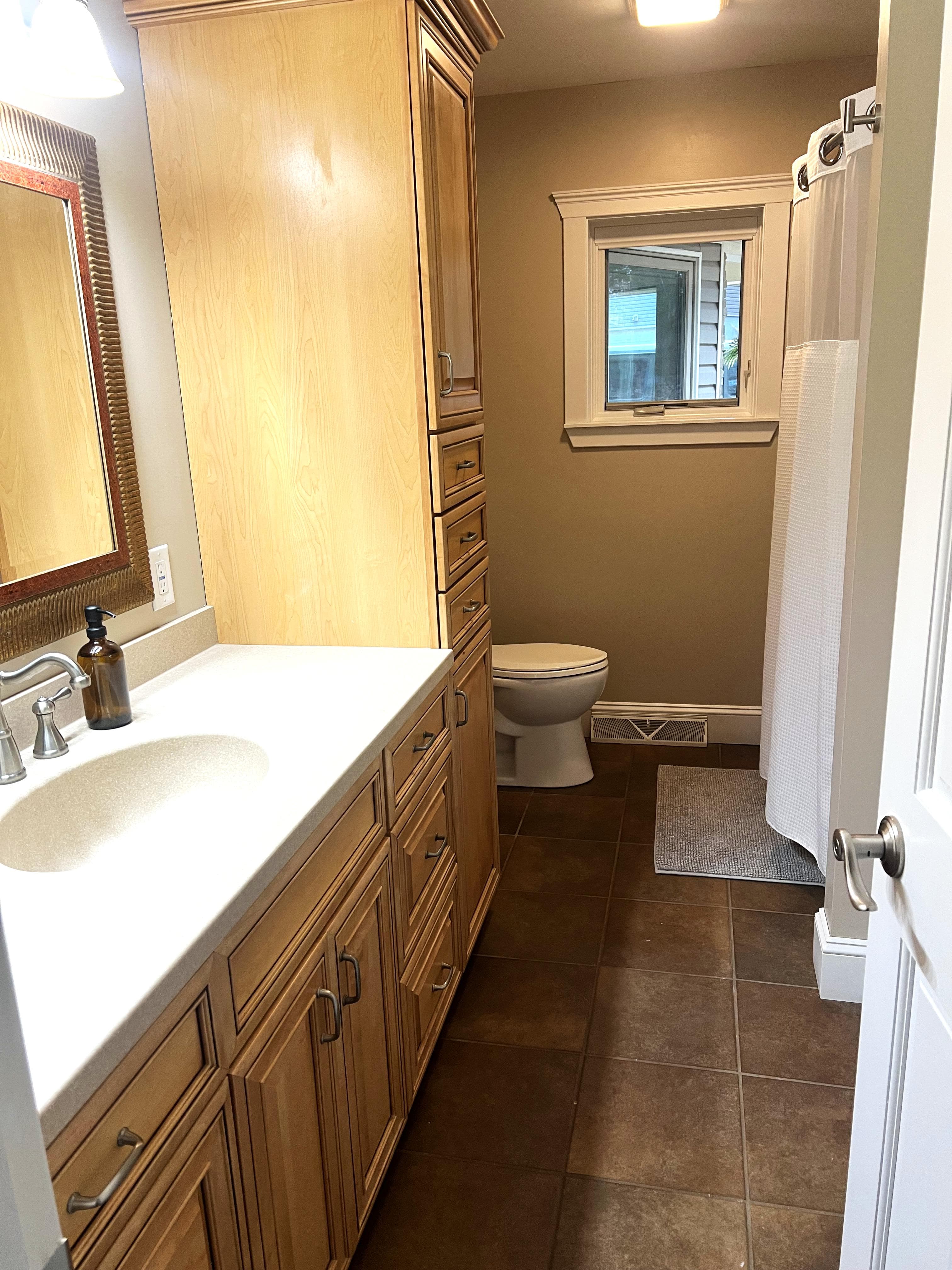 LFG Main Right Bathroom 1 - Copy