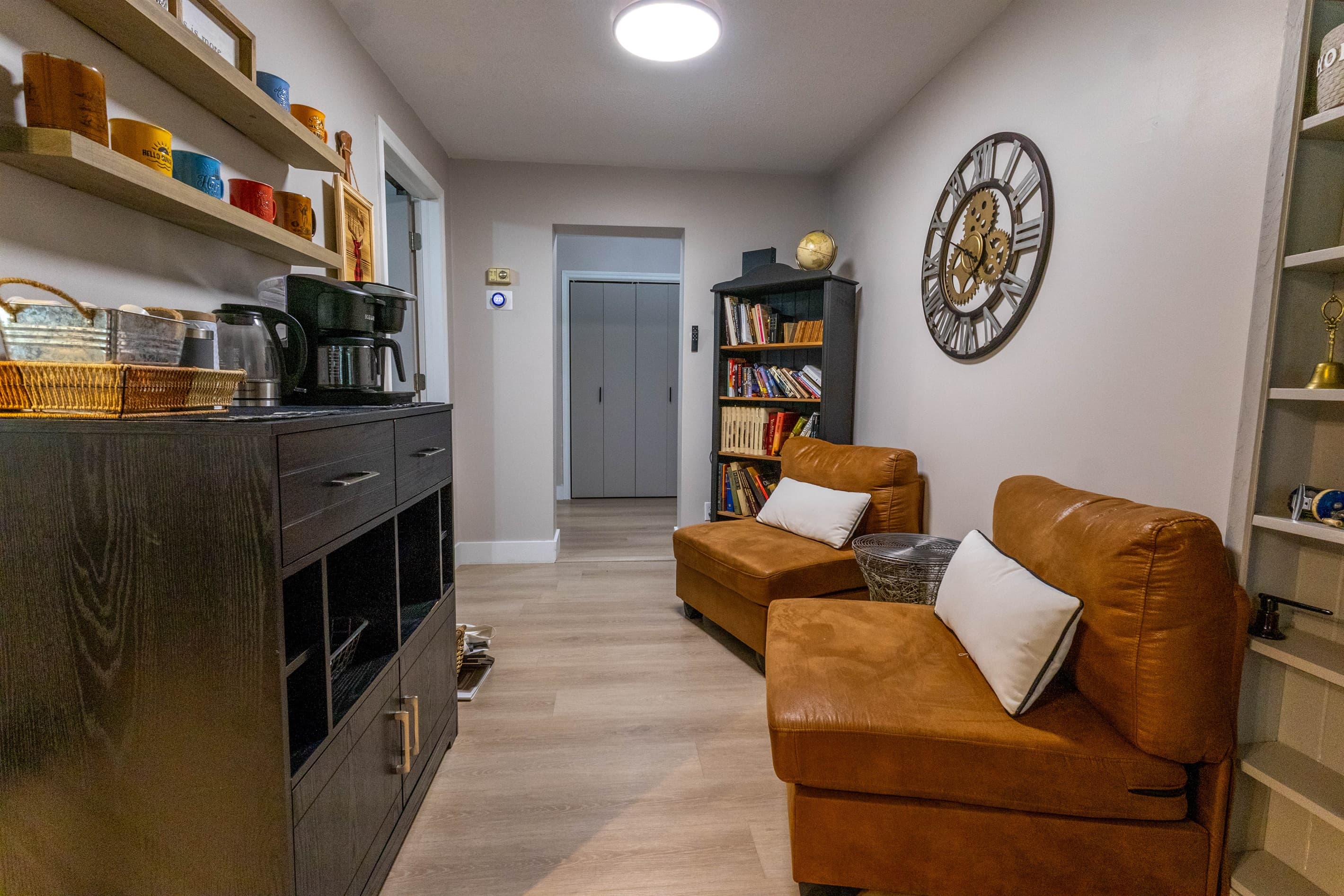A little retreat within your retreat: coffee bar and reading nook for calm, relaxing moments.