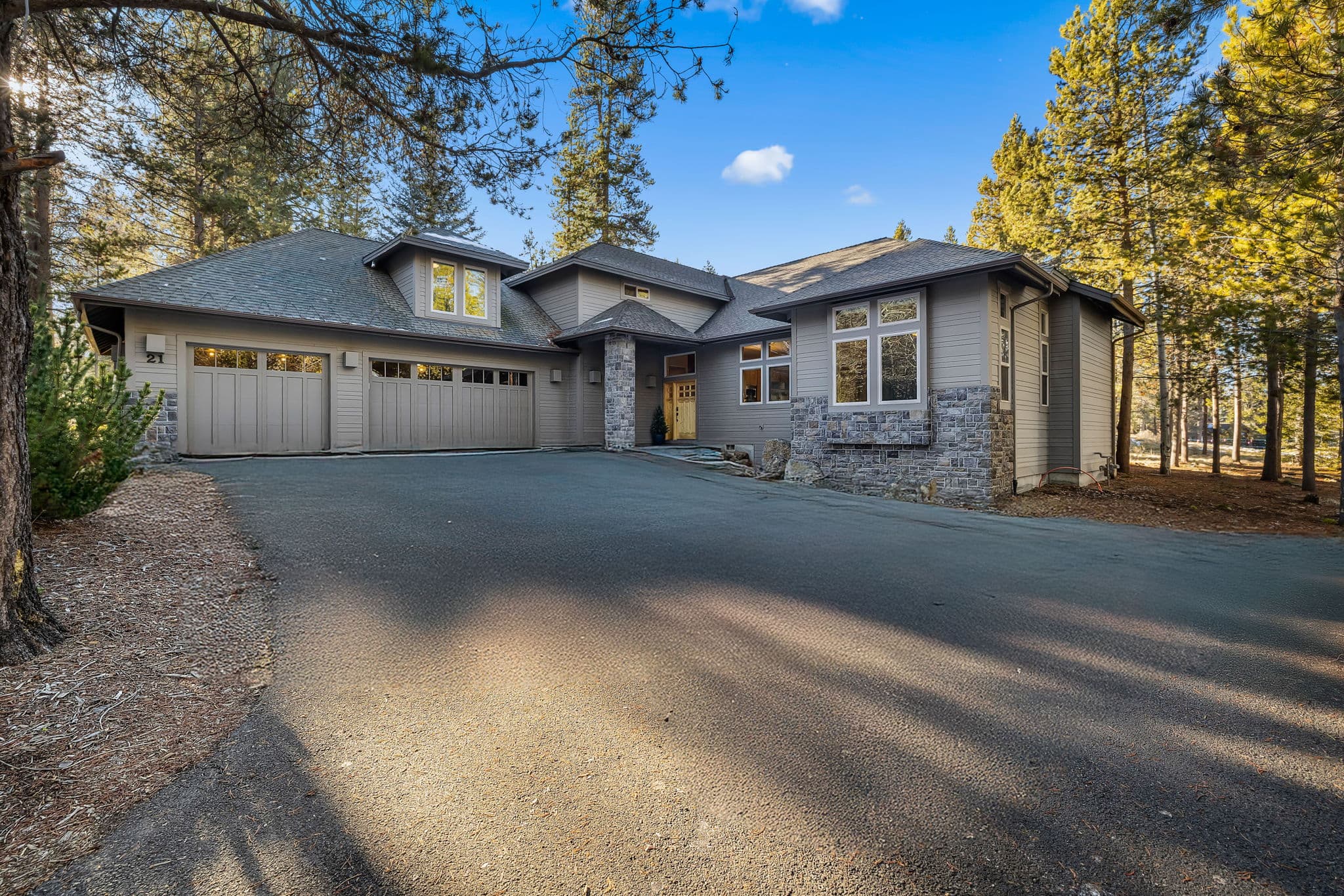sunriver-luxury-lodge-exterior.jpg