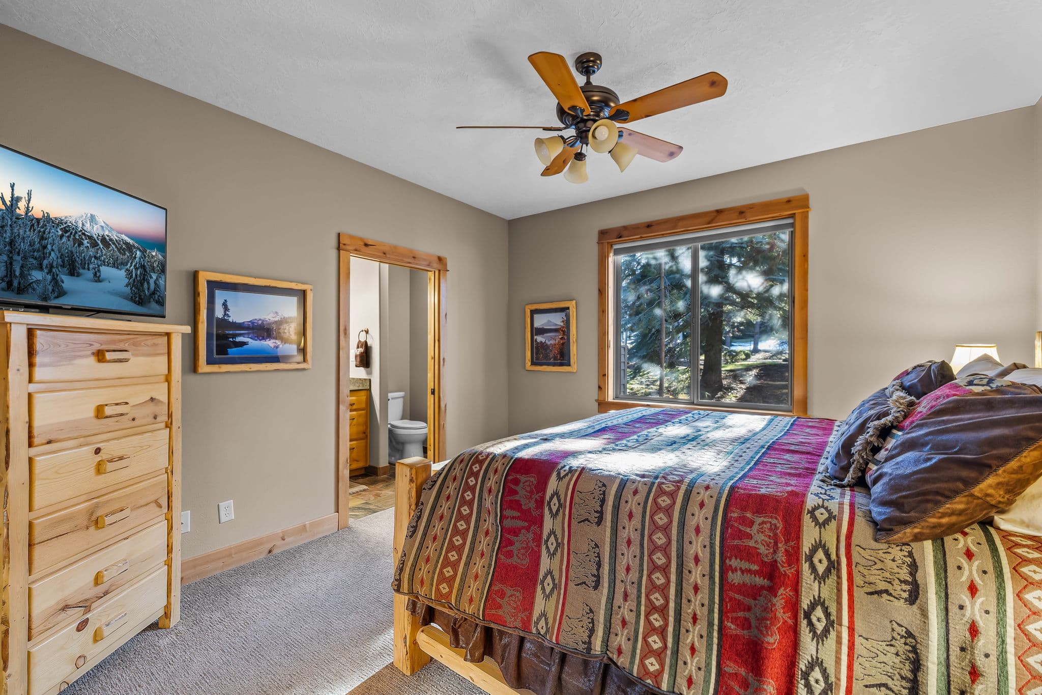 sunriver-vacation-rental-king-suite.jpg