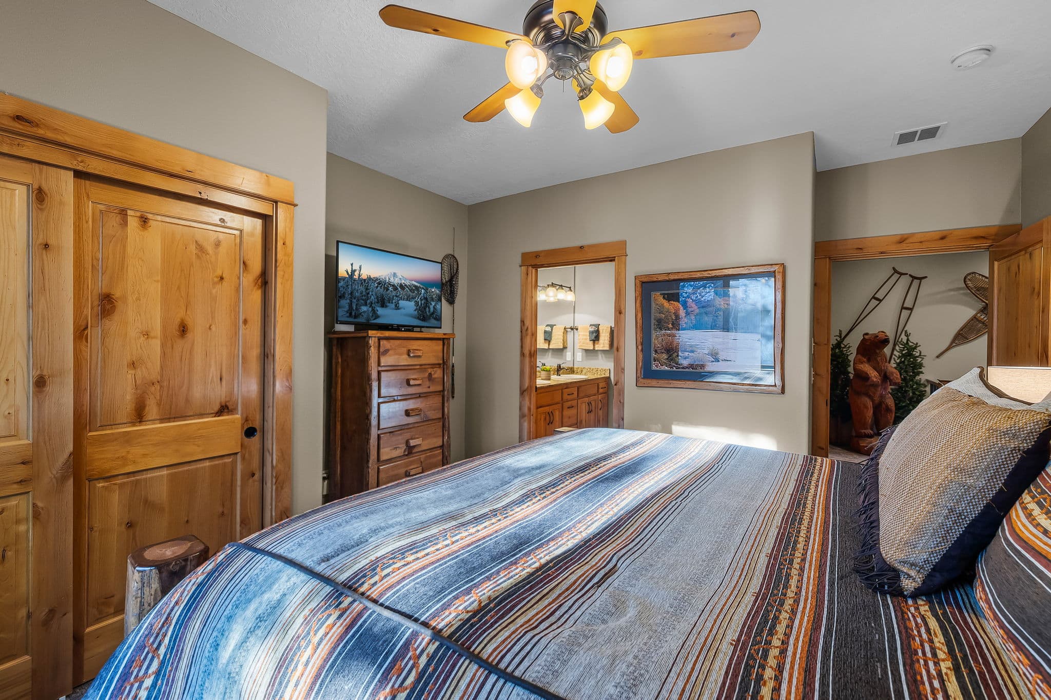sunriver-vacation-rental-king-suite.jpg