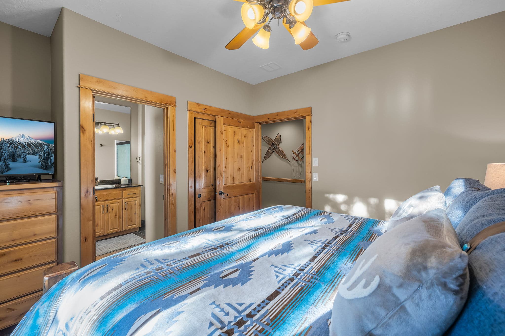 sunriver-vacation-rental-king-suite.jpg