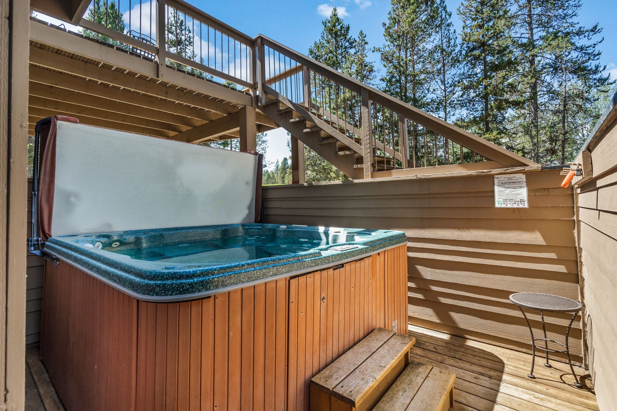 sunriver-rental-private-hot-tub.jpg
