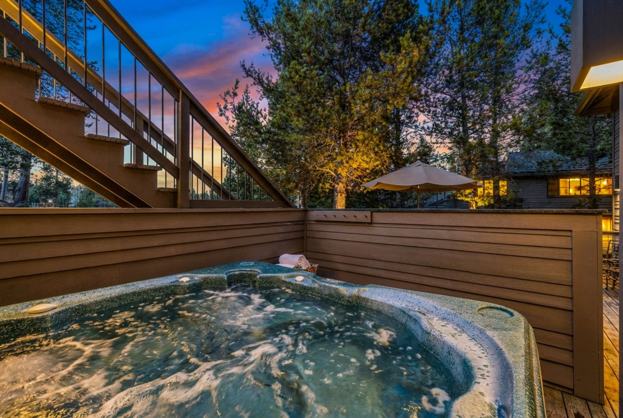sunriver-rental-private-hot-tub.jpg