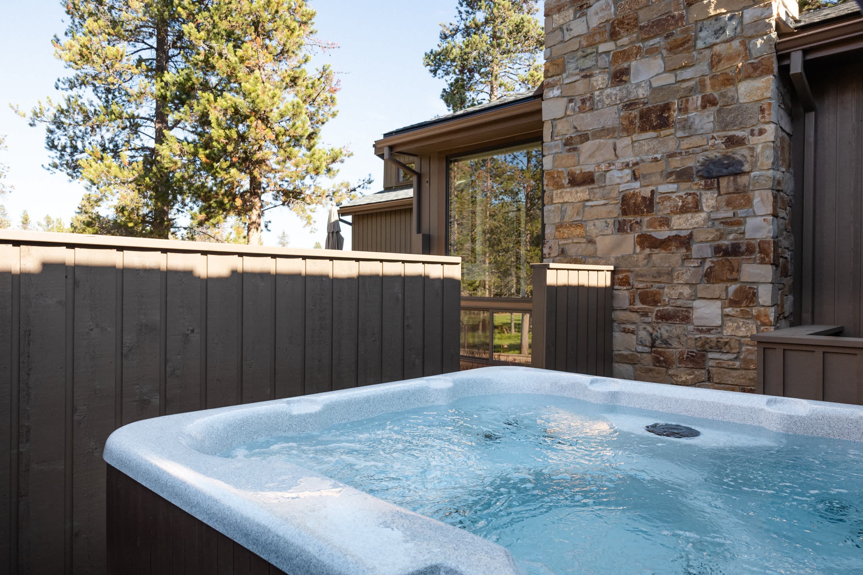 sunriver-rental-private-hot-tub.jpg