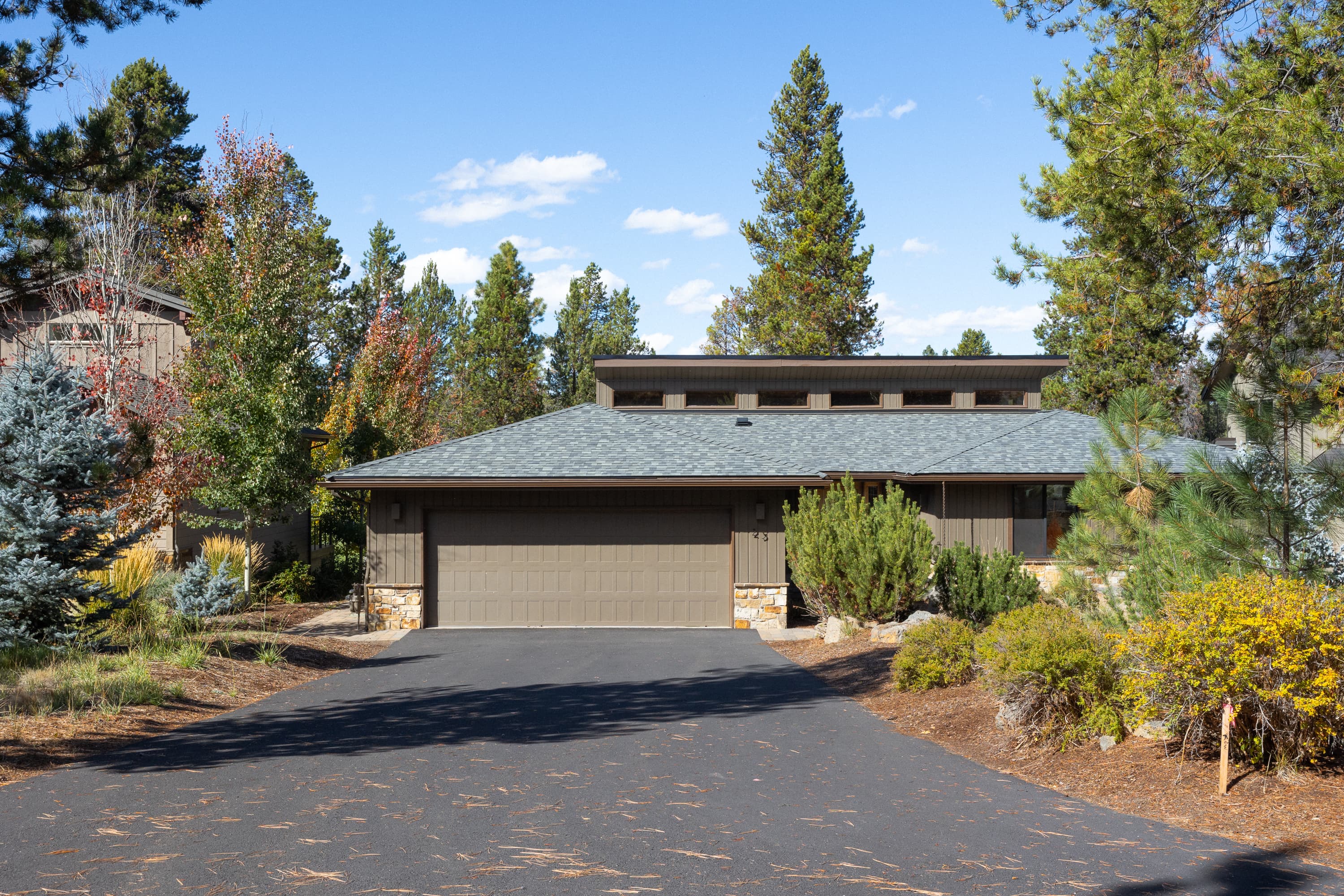 sunriver-luxury-lodge-exterior.jpg