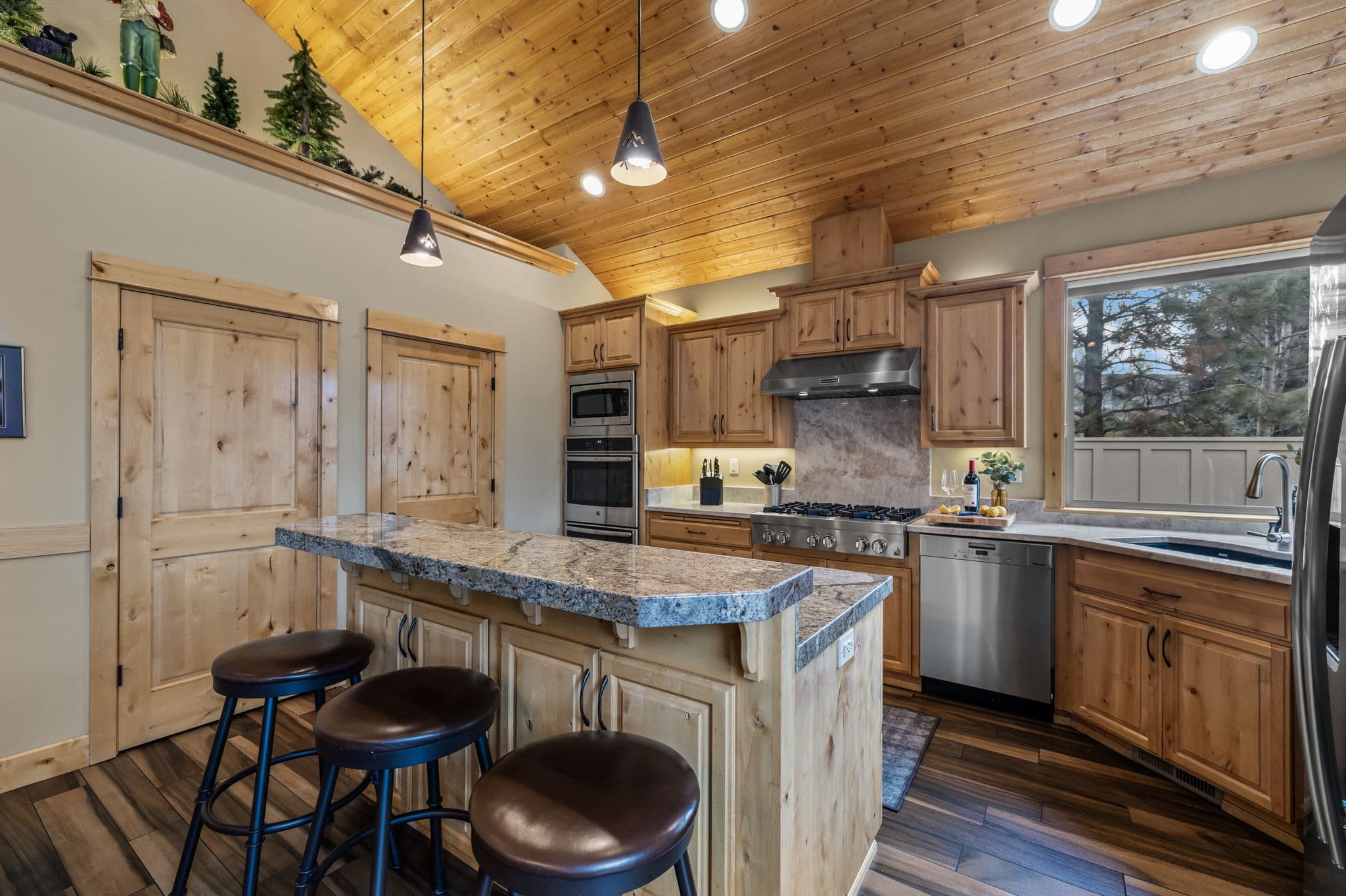 sunriver-vacation-rental-chef-kitchen.jpg