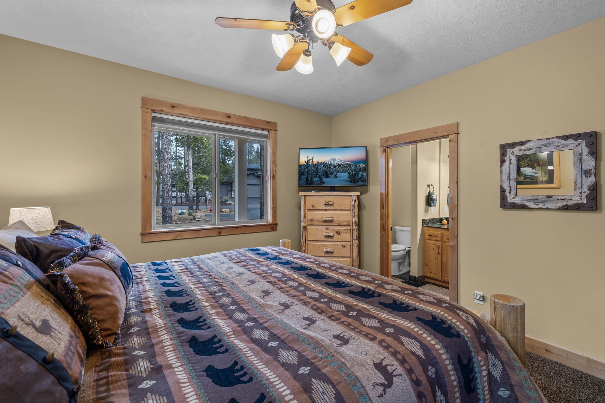 sunriver-vacation-rental-king-suite.jpg