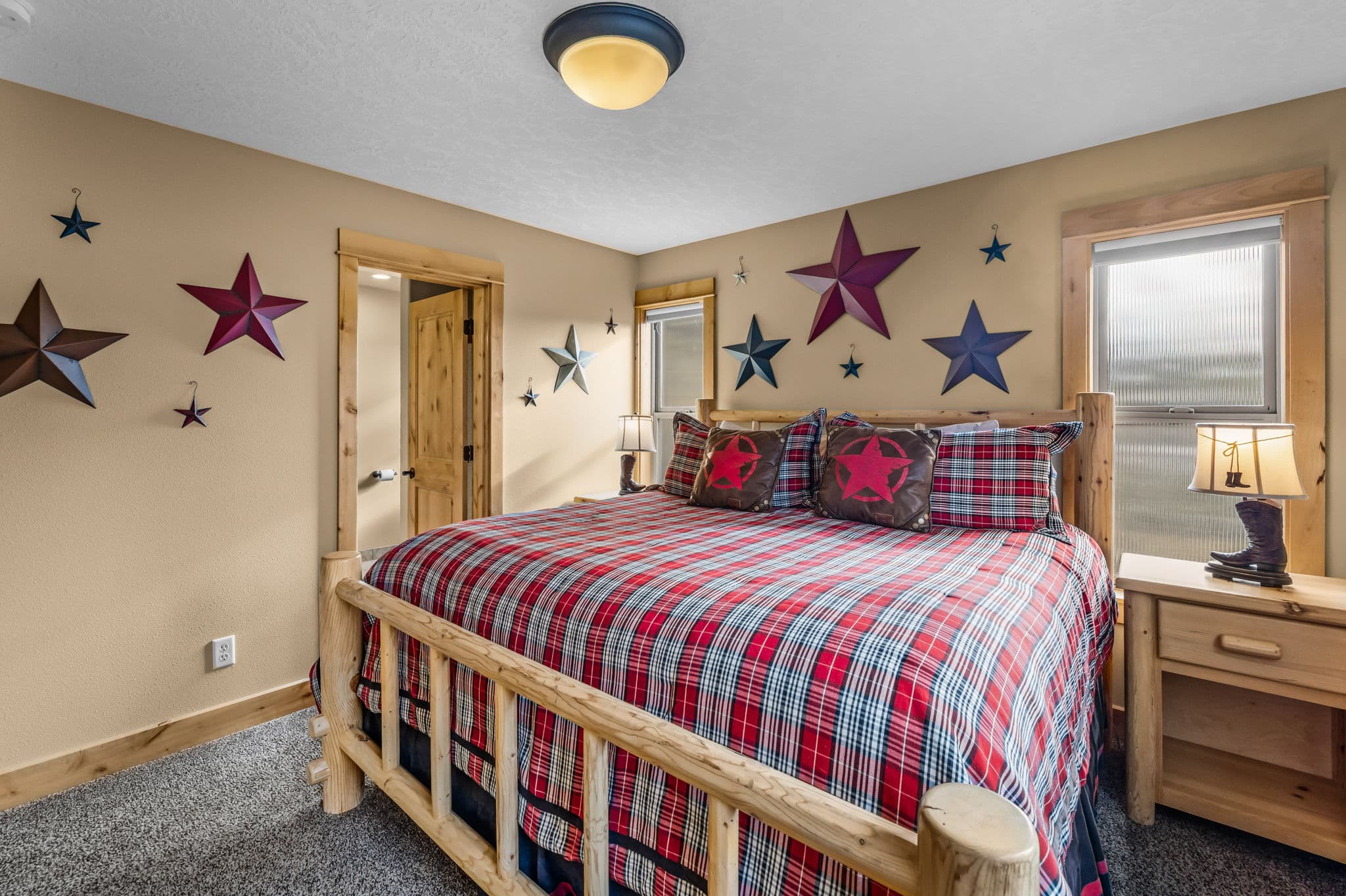 sunriver-vacation-rental-king-suite.jpg