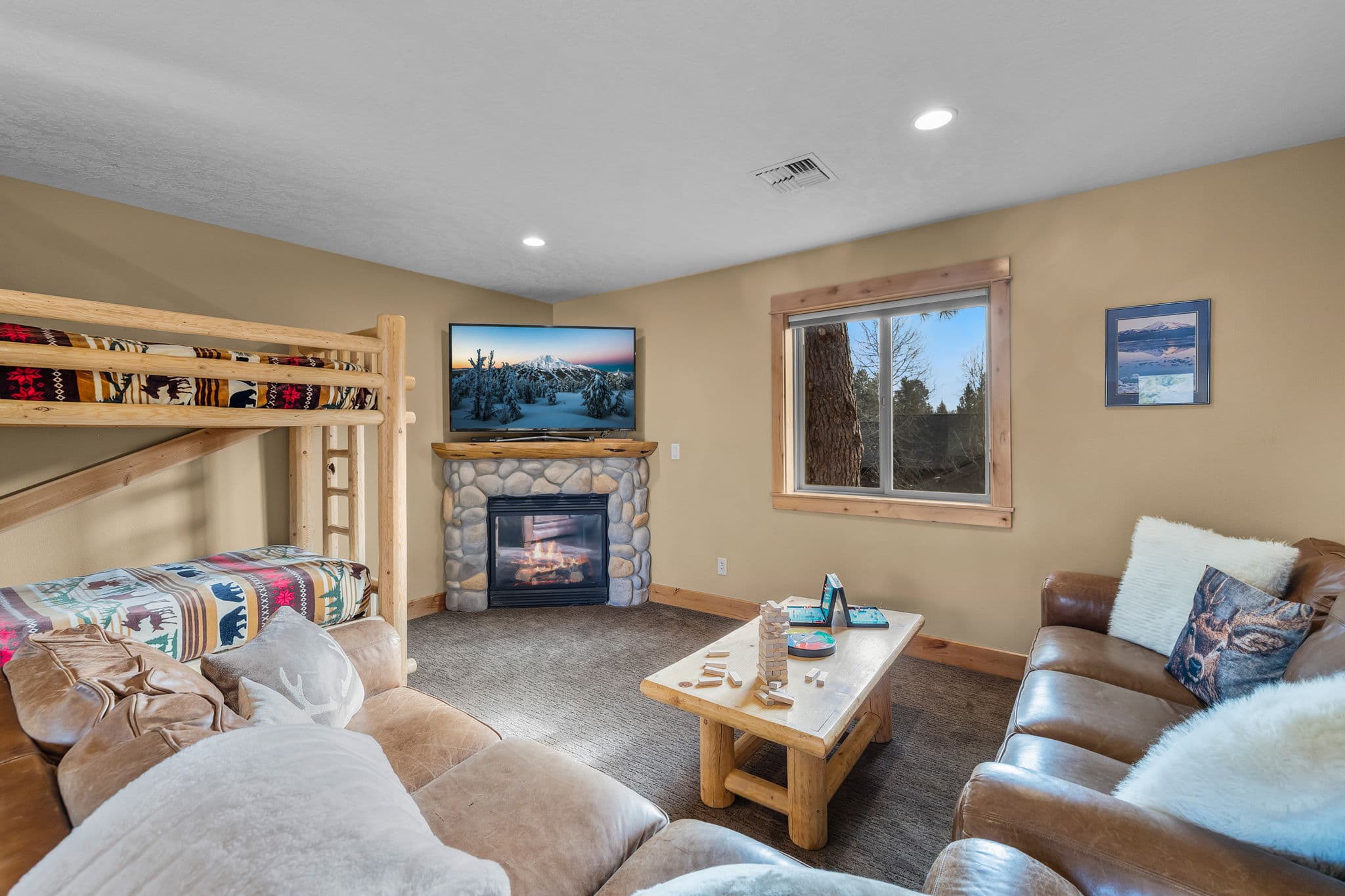 family-friendly-sunriver-bunk-room.jpg