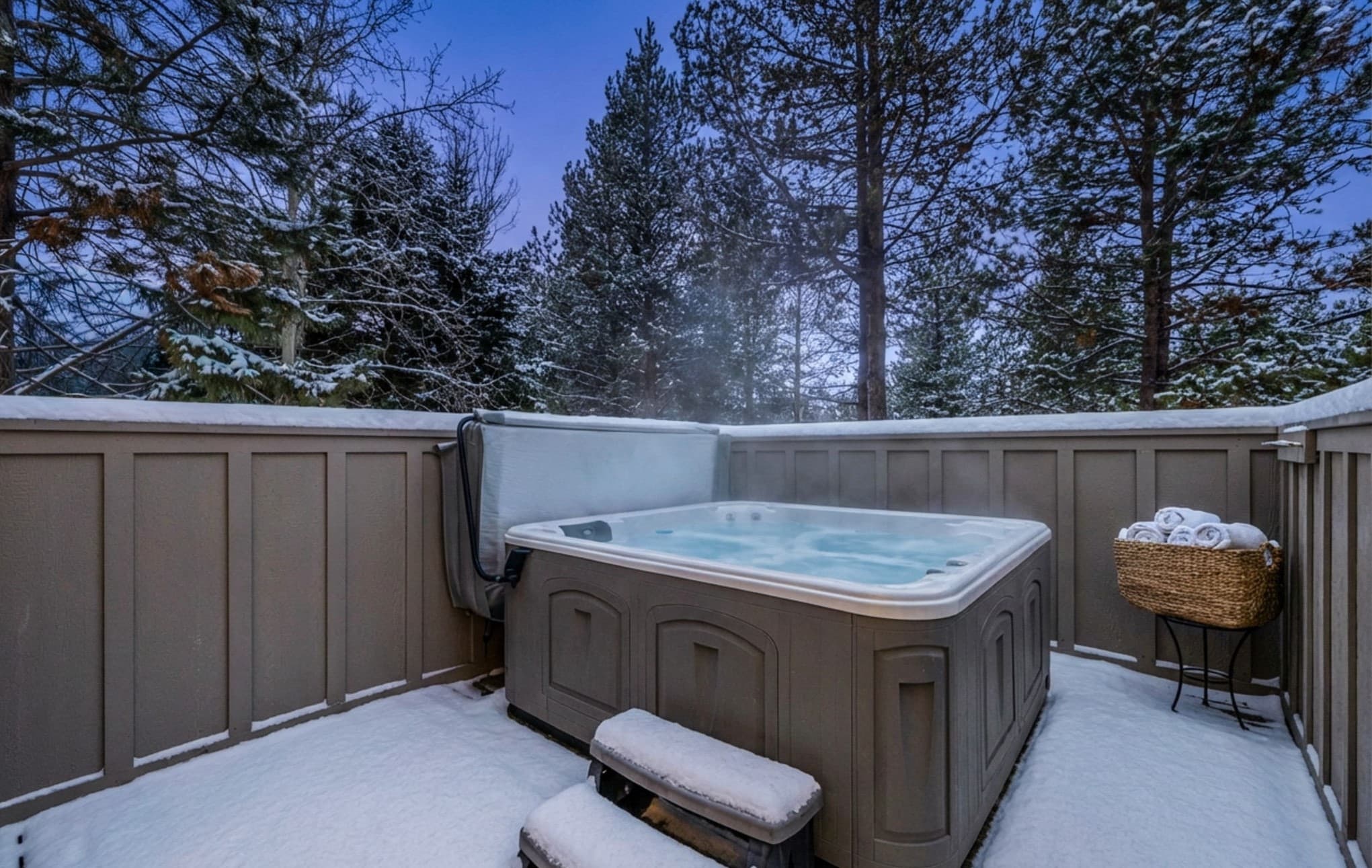 sunriver-rental-private-hot-tub.jpg