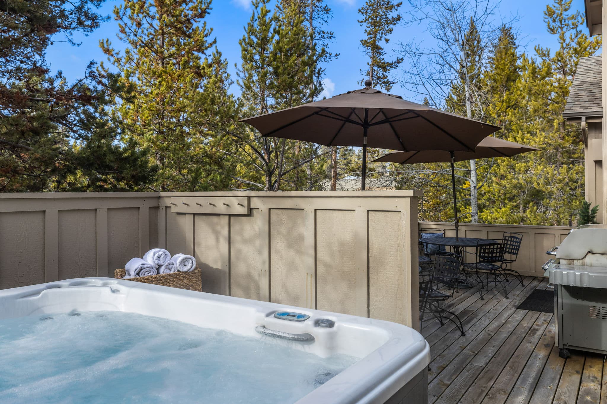 sunriver-rental-private-hot-tub.jpg