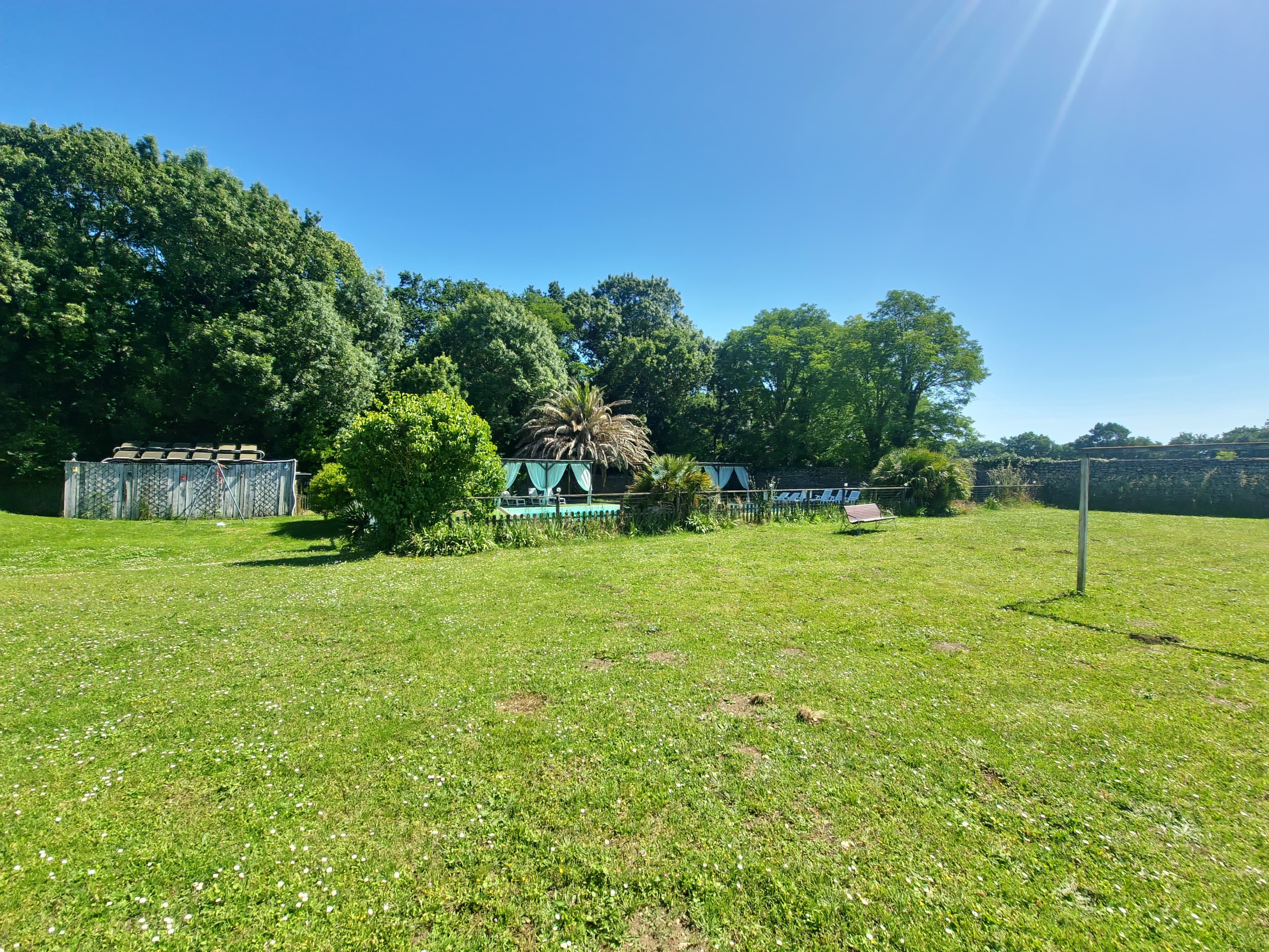 04 parc avec aire jeux fond
