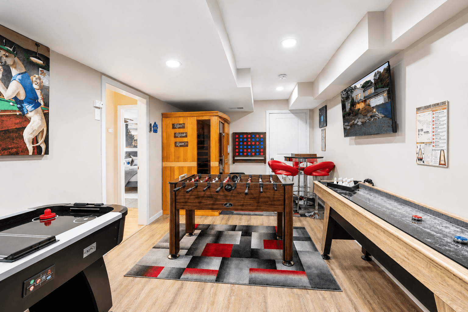 🎯 Fun for all ages! Challenge your crew to foosball, shuffleboard, air hockey, & more in this ultimate game room. Your getaway awaits! 🏡🎮