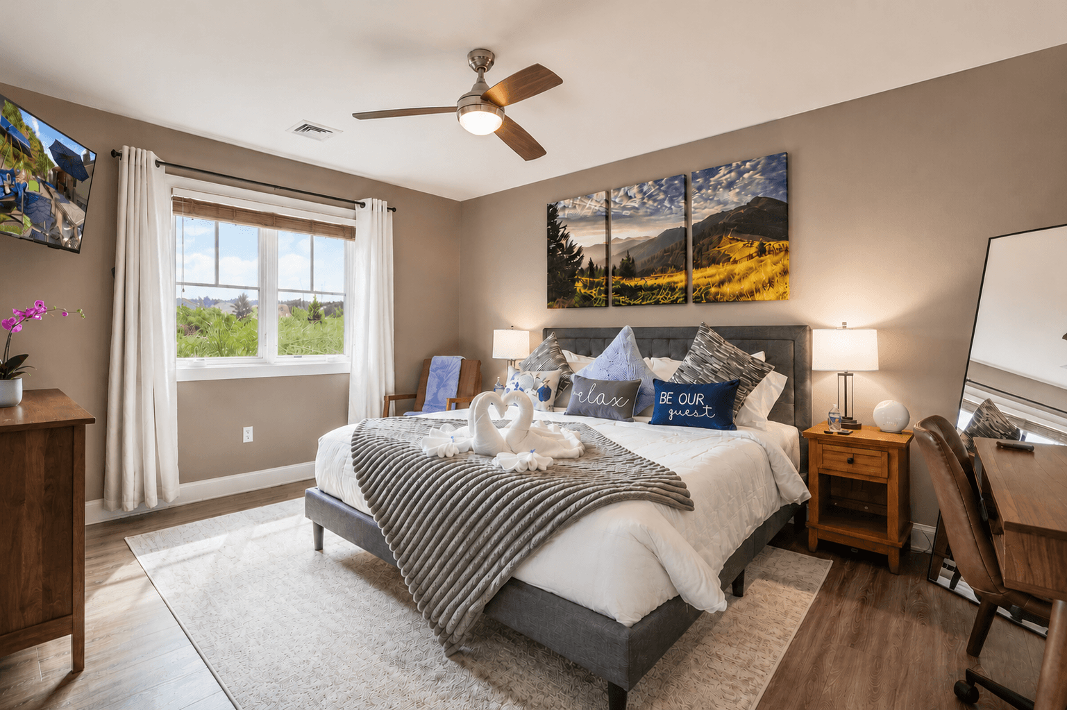 Serene Retreat: Cozy King Size Bedroom with Stunning Mountain Views for the Ultimate Relaxation Escape!