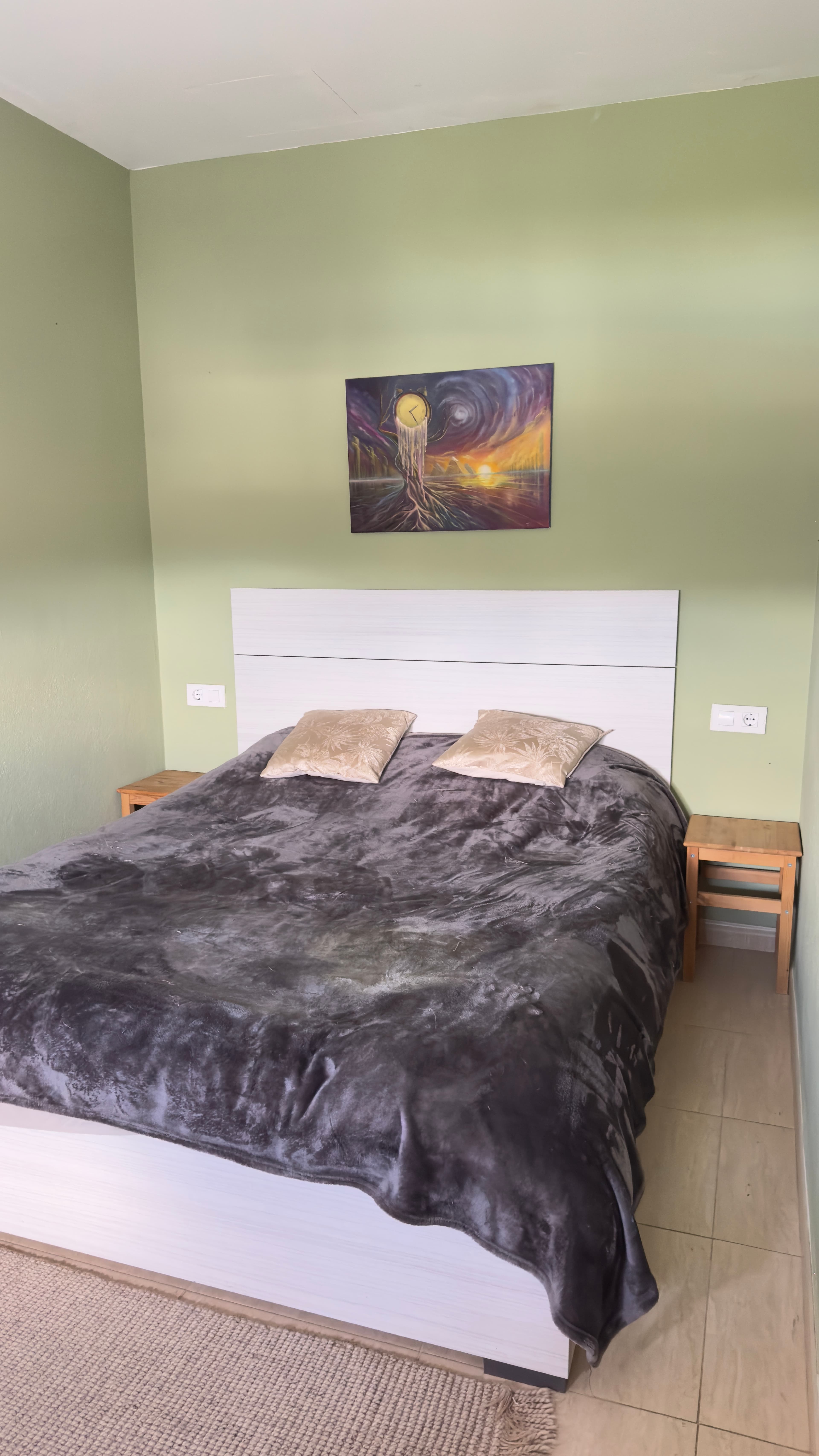 1BR appartment bedroom