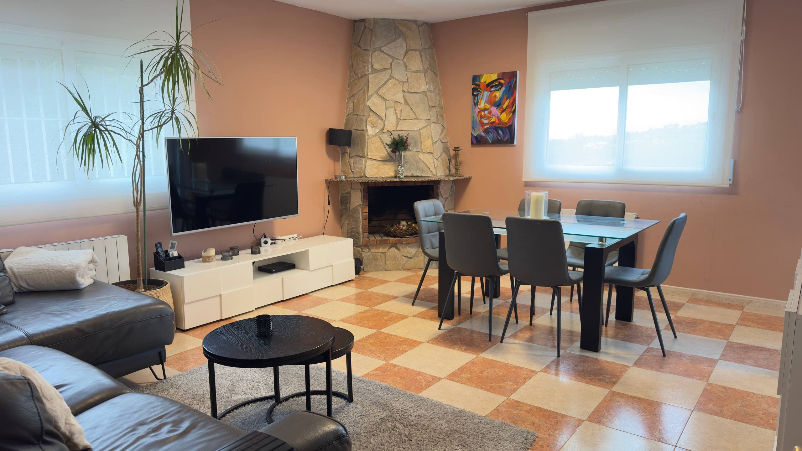 Salón-Comedor con Chimenea