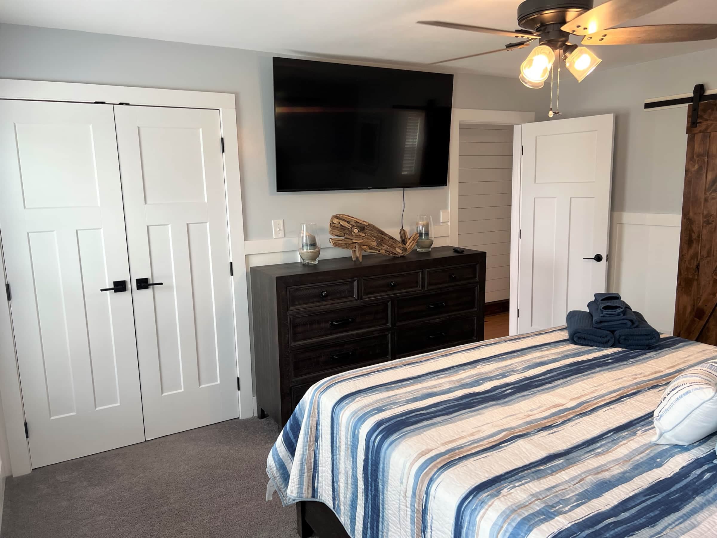 Master Bedroom w/ En Suite and Smart TV