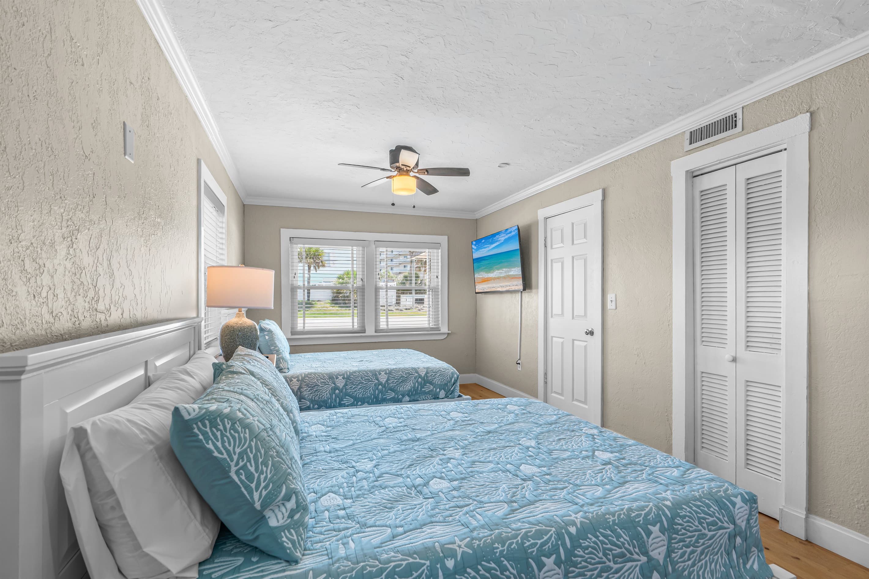 Bedroom with double twin beds and Smart TV!