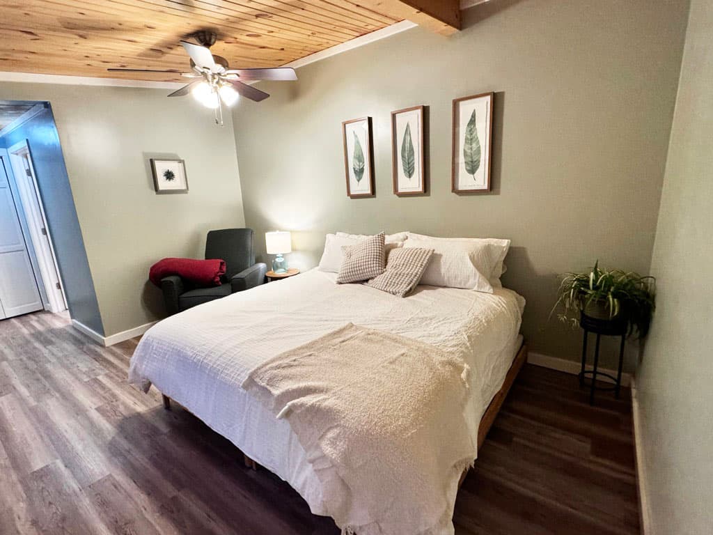 Master Bedroom, King Bed