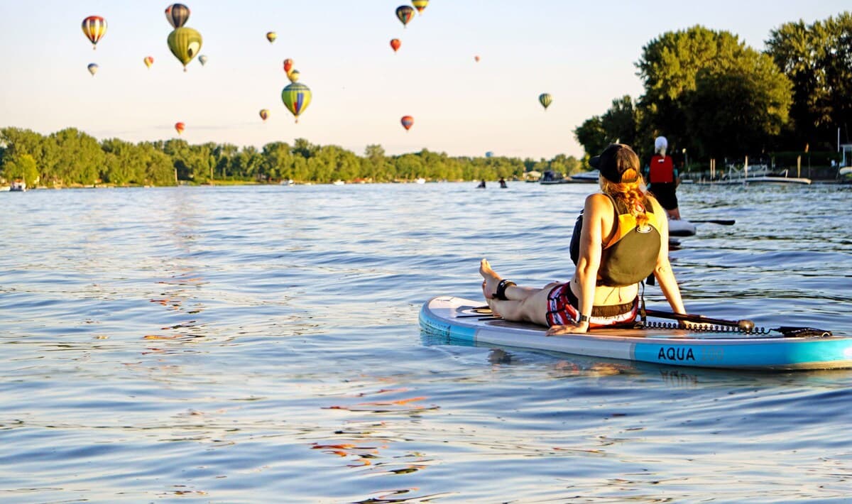 Enjoy many activities in the Richelieu river, which is at a mere 5-minute stroll. From kayak to paddleboarding. From enjoying the sunset to counting hot air balloons in August!

Photo credit: Ville de Saint-Jean-sur-Richelieu